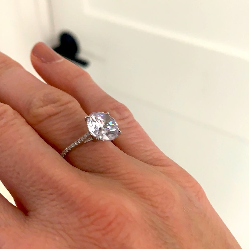 925 ring with cubic zirconia diamonds.